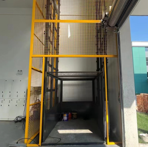 石狮导轨式升降机助力物流园破解运输难题